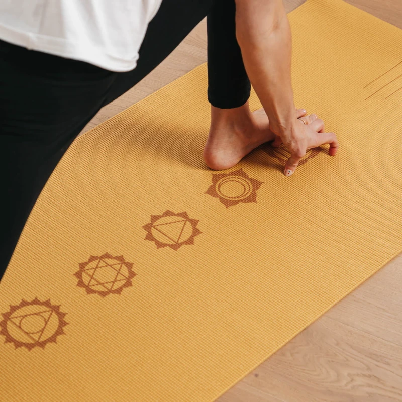 896mych_leela_mat_chakralign_bodhi_yogamatte_blau_anwendung_2.jpg