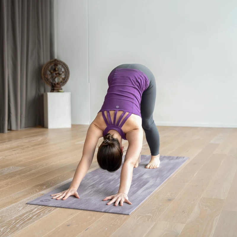940pb_yogamatte_ganges_blueberry_vanille_anwendung.jpg