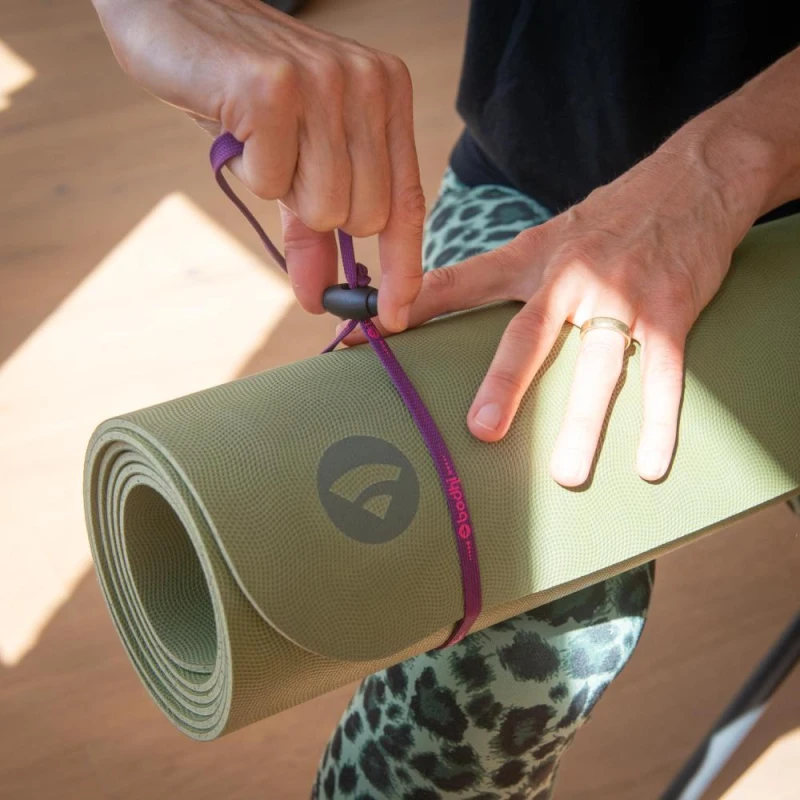 945x-yogamatten-trageband-verstellbar-anwendung-1.jpg
