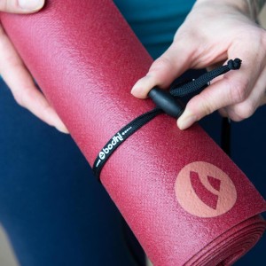 945x-yogamatten-trageband-verstellbar-anwendung-3.jpg