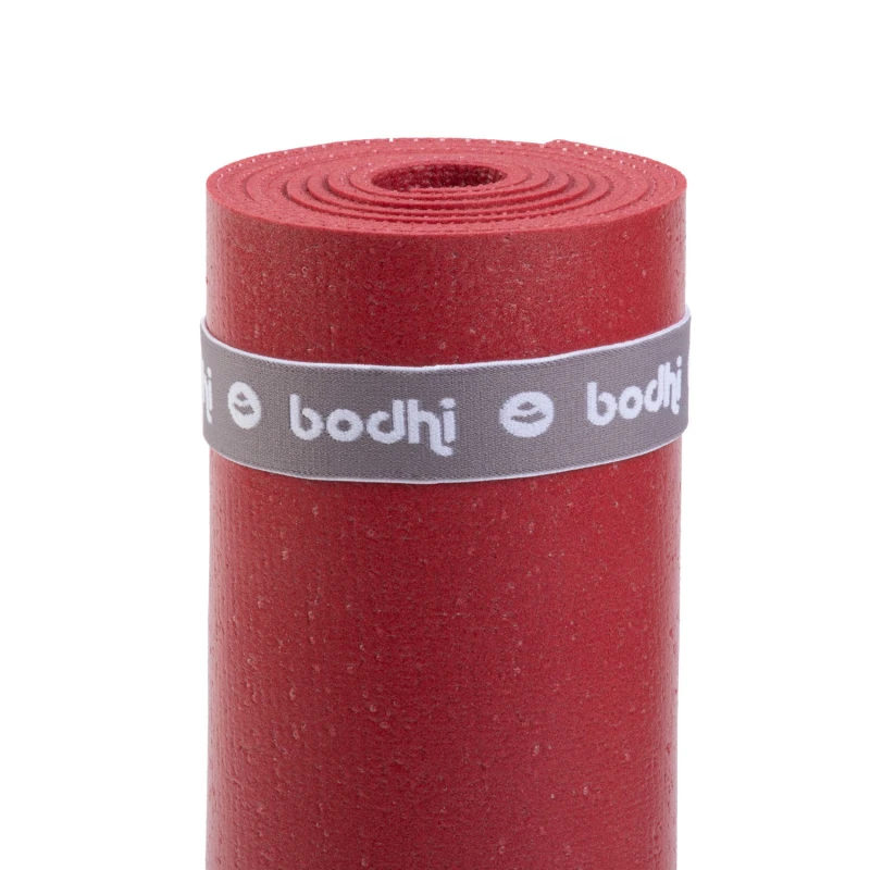 yrar_yoga_yogamatte_rishikesh_weinrot_close_up.jpg