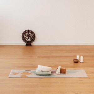 896l3c_yoga_matte_leela_leaves_bodhi_silver_cloud_mood_2.jpeg