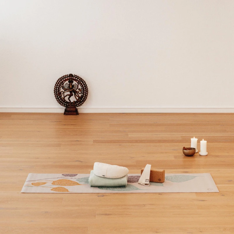 896l3c_yoga_matte_leela_leaves_bodhi_silver_cloud_mood_2.jpeg