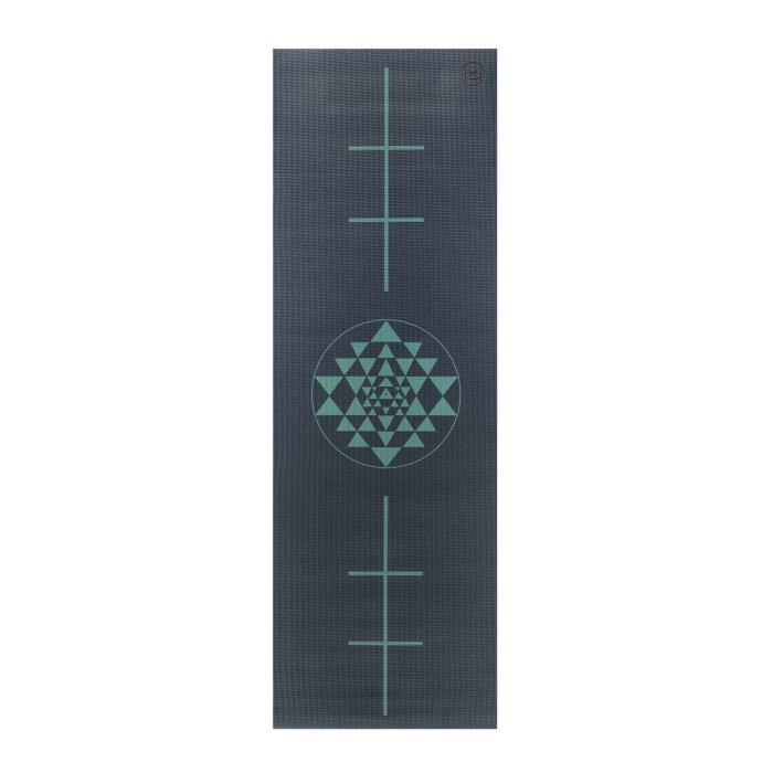 896by_leela_collection_yogamatte_bodhi_dunkelblau_ausgerollt.jpg