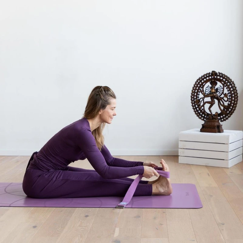 913bx_yoga_meditation_pilates_padma_yogagurt_weinrot_vorbeuge.jpg