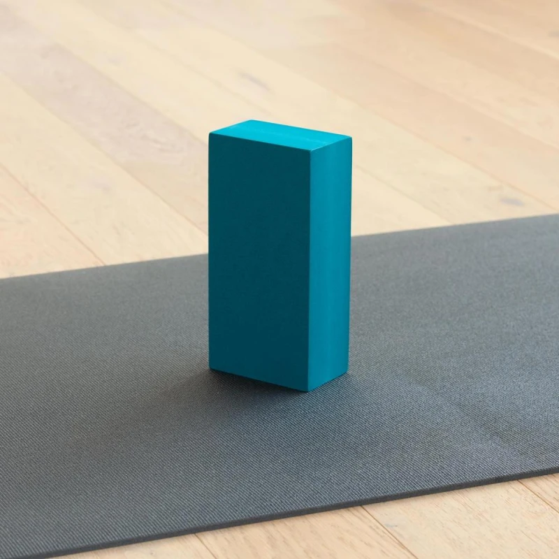 930p_yoga_yogaklotz_asana_brick_petrol_close_up.jpg
